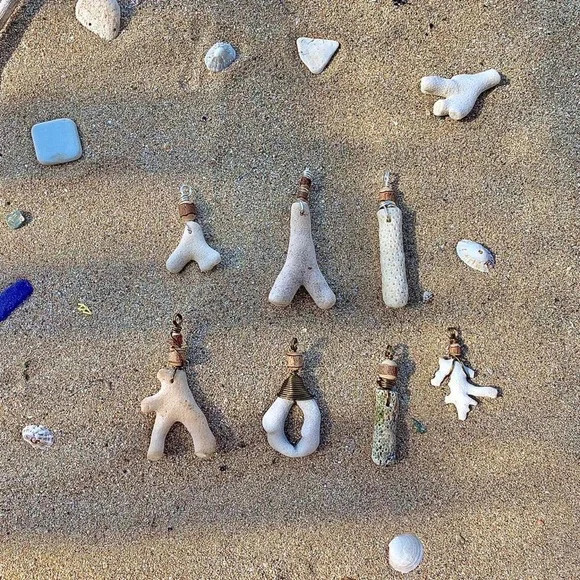 Wire wrapped coral and wood bead Necklace bohemian beach jewelry - Picture 4 of 4